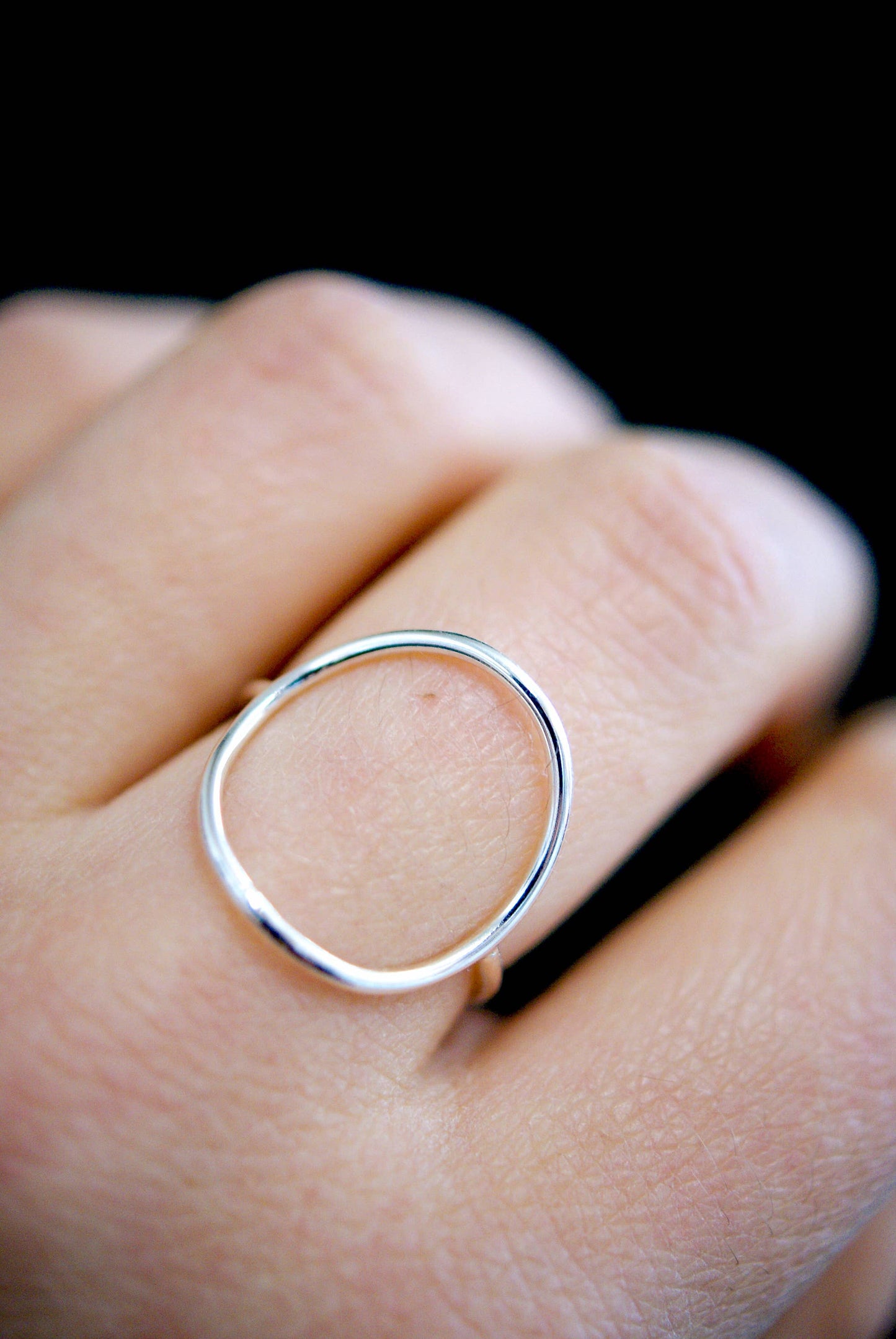 Hannah Naomi - Thick Circle Ring in Sterling Silver: Hammered / 7