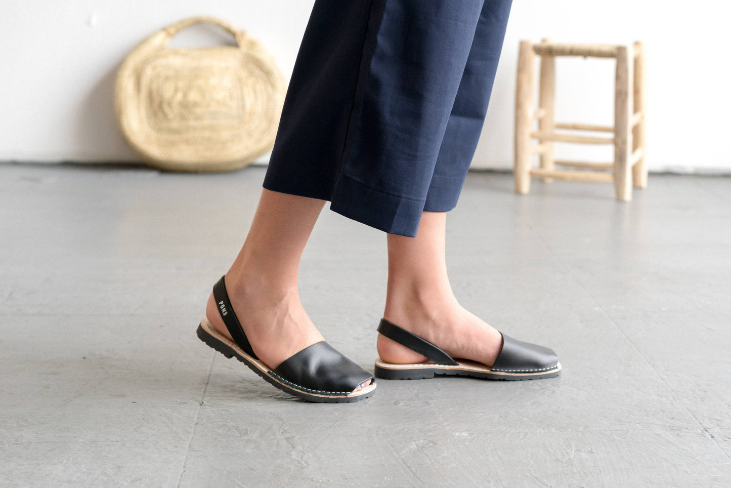 Pons Shoes - Classic Women - Black: 6