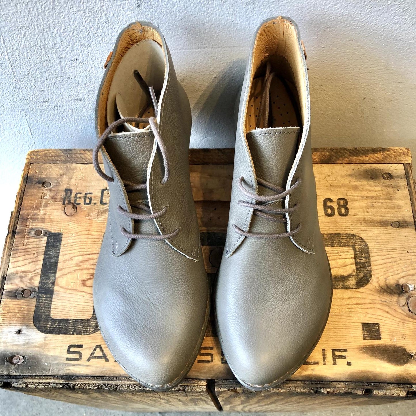 37 / 7 - El Naturalista $190 Gray Leather Sylvan 5490 Boots w/ Box NEW 0410KB