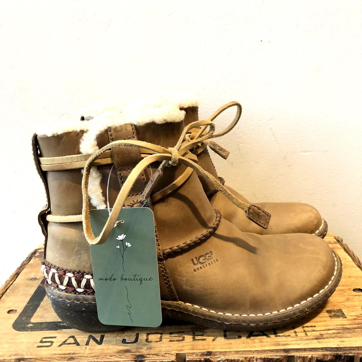 7 - UGG Australia Sand Cove Womens Leather Sheepskin Winter Ankle Boots 1203NK