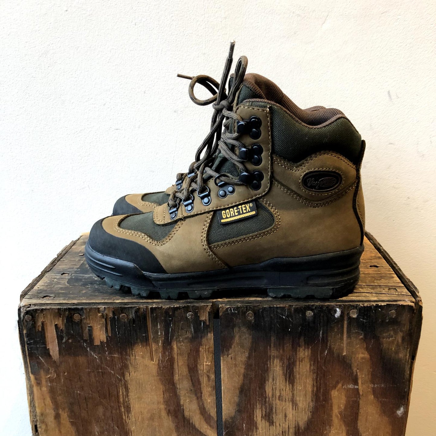 7.5 - Vasque Clarion $165 GORE-TEX Waterproof Hiking Boots NEW w/ Box 0801TH