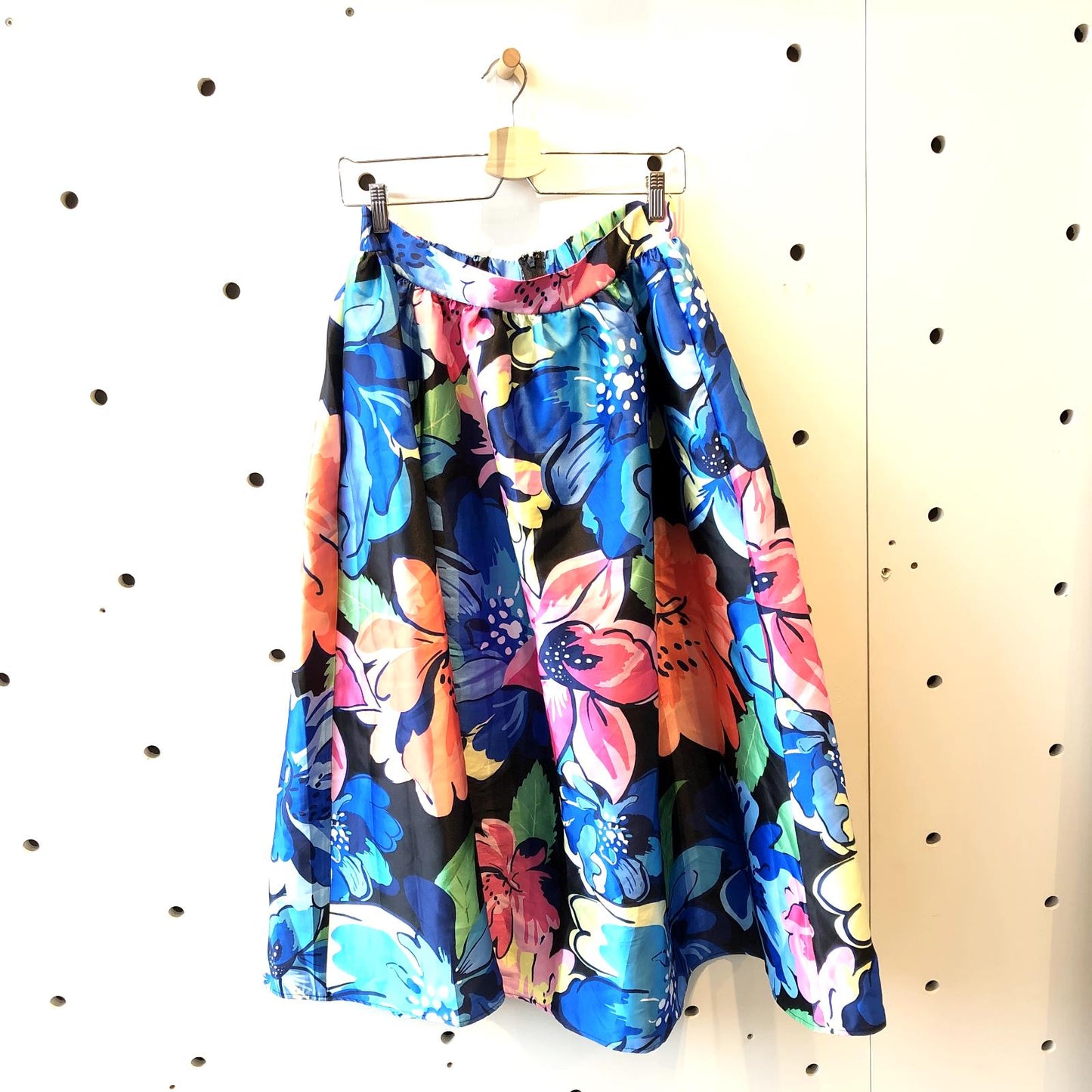M / L - Bacio Multi-Color Bold Floral Print Crop Top Midi Skirt Set 0304HJ