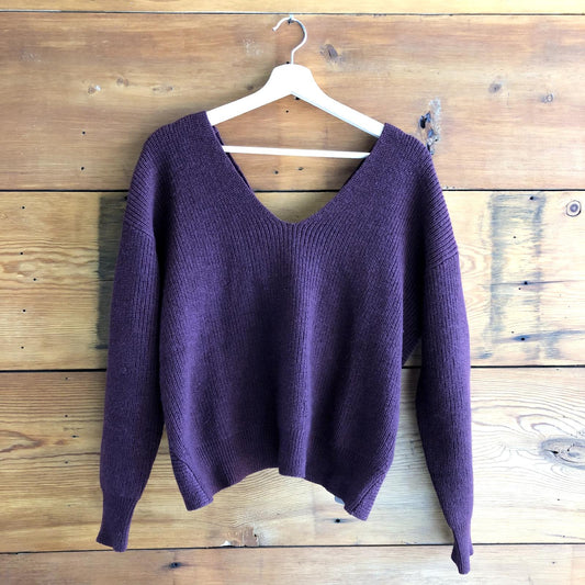 M - Amour Very Plum $144 Belicia 100% Wool Twist Back V-Neck Sweater 1125KG